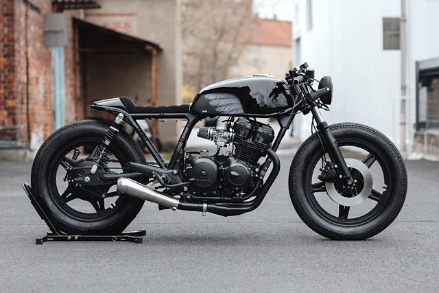 BIRD OF PRAY. Hookie’s Evil ‘Crow’ Honda CB750 Cafe Racer