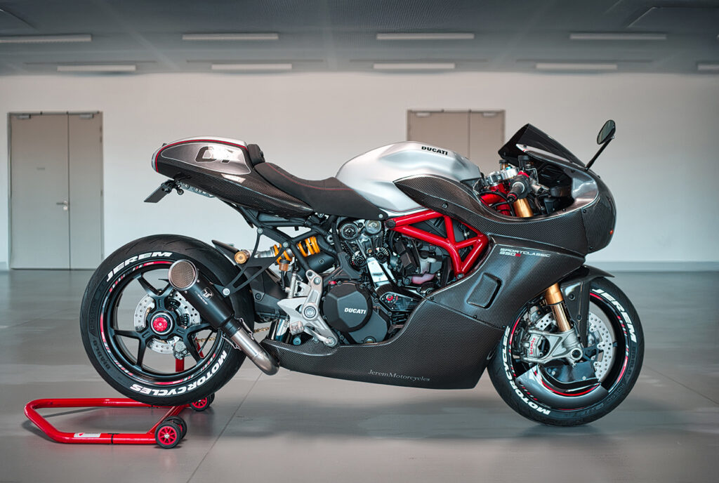 NEO-RETRO: Ducati SuperSport 950 from France.