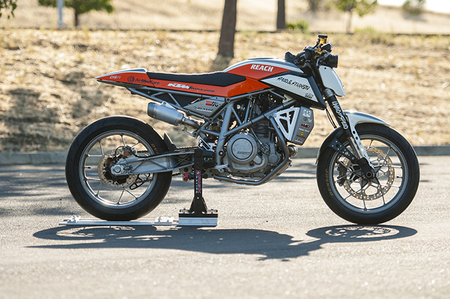 2013 KTM 690 Duke by DSR